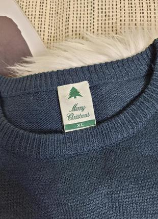 Новогодний свитер с пряничным человеком синий с подарками