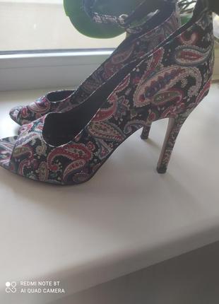 Продам туфлі