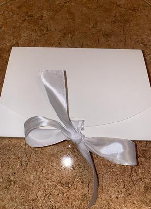 Коробка біла для подарунків та сувенірів1 фото