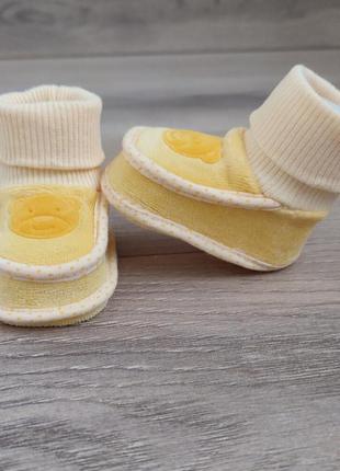 Велюровые пинетки носочки для новорожденных малышей1 фото