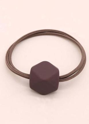 Коричневая резиночка для волос с декором