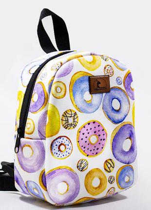 Ребенок и детский рюкзак