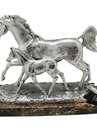 Фигура из керамики коллекционная ручная работа anglada «лошадь с жеребёнком» испания, h-30х40х18 см (417pa)