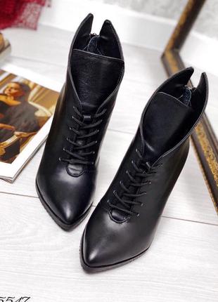 Чёрные ботинки на каблуке из натуральной кожи3 фото