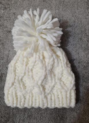 Женская белая вязанная шапка с помпоном hollister1 фото