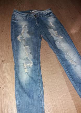 Отличные рванные джинсы2 фото
