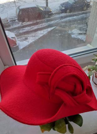 Шляпа красная. размер 56