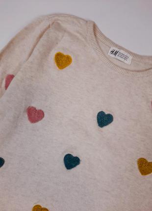 Стильный свитер с фактурными сердечками5 фото