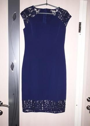 Платье-футляр темно-синее с кружевом
