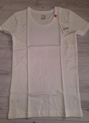 Біла футболка