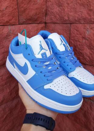 Женские демисезонные кожаные кроссовки синие с белым nike air jordan 1 low  🆕