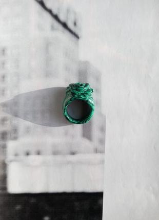 Зеленое кольцо из малахита кольцо малахит кольцо роза каблучка троянда кільце4 фото