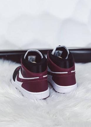 Женские кроссовки nike air jordan 1 чёрные с бордовым4 фото