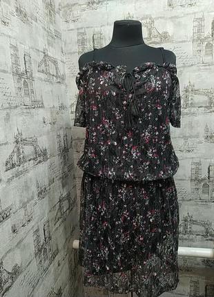 Серное платье с кружевом  и подкладкой со спущеными рукавчиками на брителях1 фото