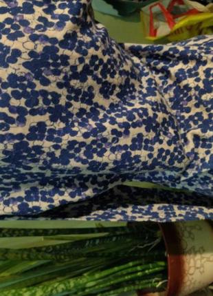 Дуже стильний светр поло з стовідсотковою вовни мериноса бежевого кольору з синім малюнком2 фото