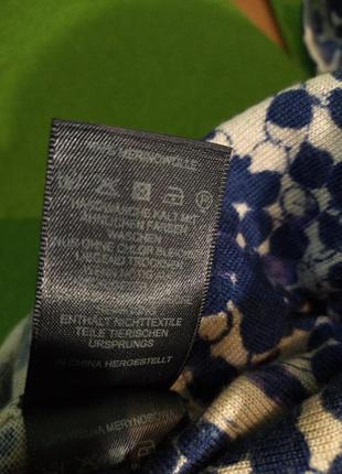 Дуже стильний светр поло з стовідсотковою вовни мериноса бежевого кольору з синім малюнком4 фото