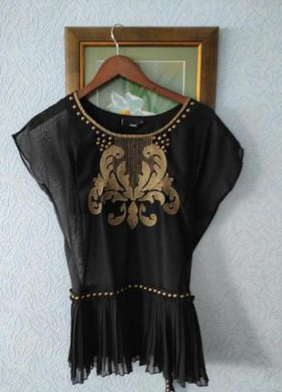 Чудесная шифоновая блуза с вышивкой и баской