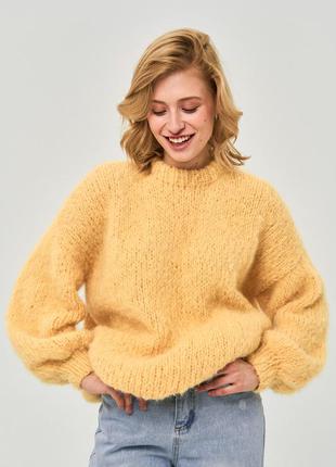 Желтый оверсайз свитер