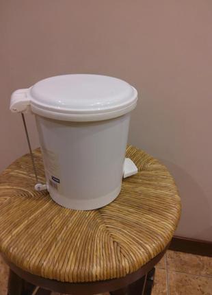 Белое новое  ведро для мусора с внутренним ведром  jysk