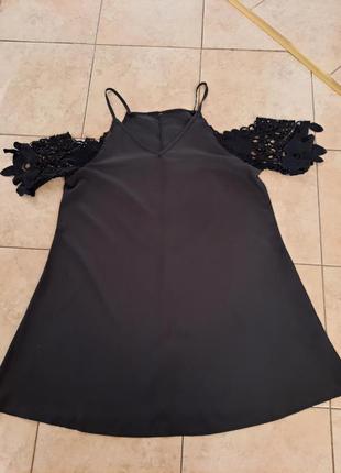 Вискозное с приоткрытыми плечами платье большого размера