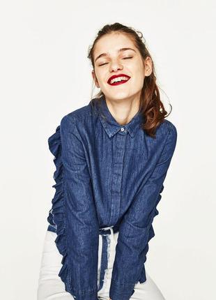 Джинсовая рубашка с рваными рюшами zara