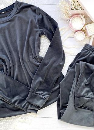 Приємний до тіла костюм для дому та сну.