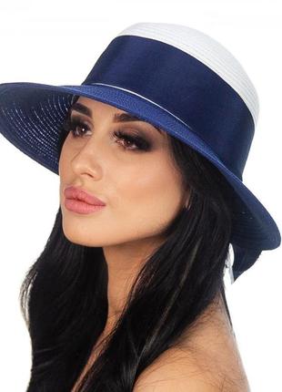 Жіноча капелюх з асиметричним полем - 170-02.05 білий+синій