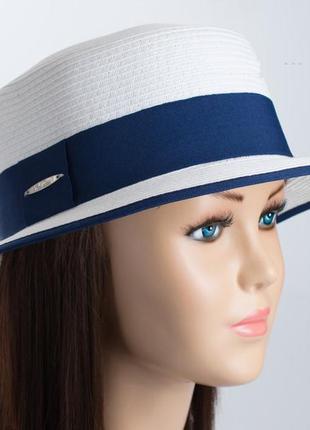 Шляпа канотье из натуральных материалов - 142-02.05 белая с синей лентой