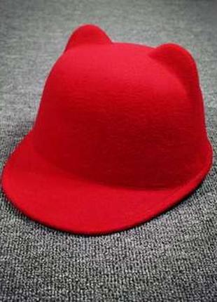 Шапка-жокейка с ушками - красный