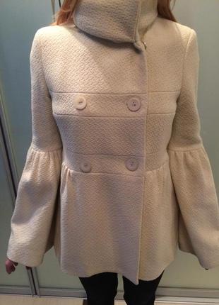 Стильное шерстяное пальто
