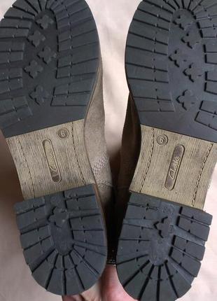 Ідеальні чоботи сіро-пісочного кольору / осінь/весна clarks4 фото