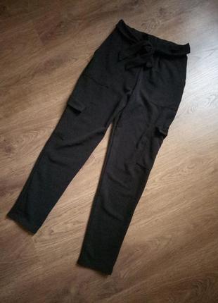 Стильные брюки карго джоггеры  с высокой посадкой и поясом