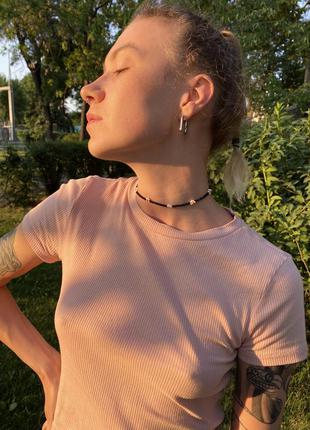 Чокер из бисера с ромашками бисерная нить с ромашками на шею украшение