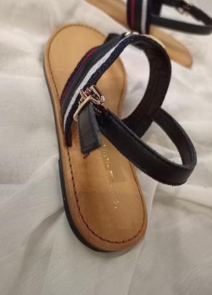 Tommy hilfiger женские кожаные сандалии shimmery ribbon flat sandal5 фото