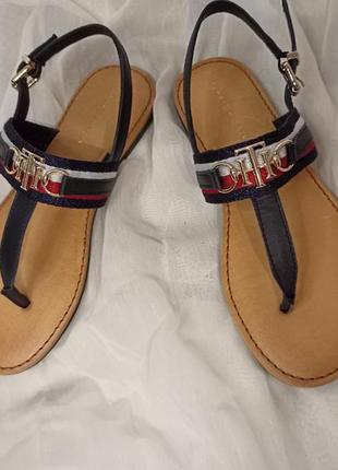 Tommy hilfiger женские кожаные сандалии shimmery ribbon flat sandal3 фото