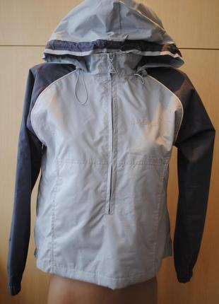 Классная ветровка с капюшоном