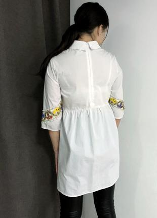 Рубашка блузка удлиненная белая с вышивкой3 фото