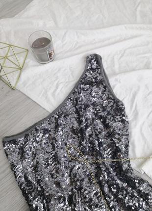Лавандовое серебряное платье у узоры пайеток на одно плечо2 фото