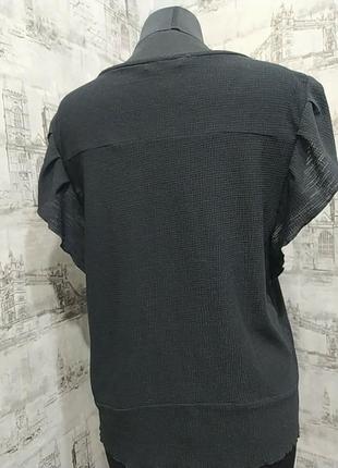 Чорна блуза футболка з красивим рукавом з рюшами3 фото
