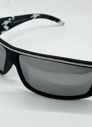 Очки солнцезащитные matrix спортивные с зеркальными поляризованными линзами в черной пластиковой оправе