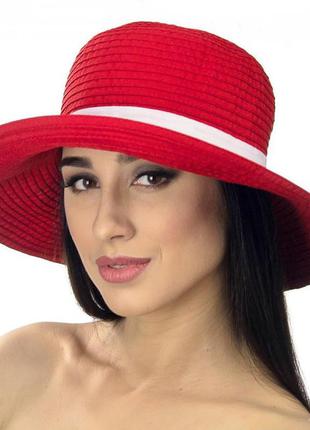 Красная шляпа с белым цветком - 001-13