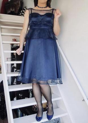 Платье миди из органзы с баской