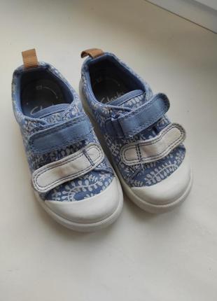 Кеди, мокасини для дівчинки