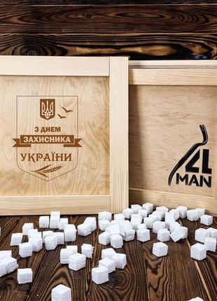 Подарочная деревянная коробка для мужчин на 14 октября - 30*30*30 см + лом + гвозди + наполнитель (g0090_139u)