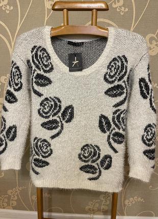 Очень красивый и стильный брендовый вязаный свитер 21.