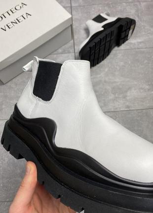 Женские ботинки bottega veneta boots low white black.7 фото