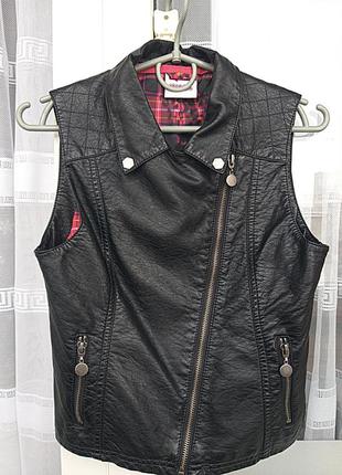 Yigga чёрная кожаная жилетка/безрукавка zara oysho 146-152см.