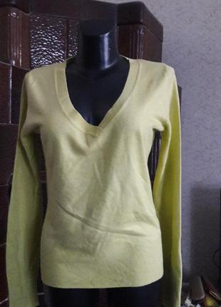 Отличный свитерок желто-салатового цвета1 фото