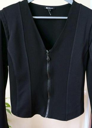 Стильный чёрный жакет на молнии