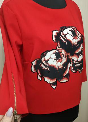 Кофта стильная нарядная красная в розы2 фото